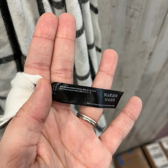 Urban Outfitters White Grid Plaid Check Print Scarf Fringe Soft Womens One Size - Picture 3 of 4